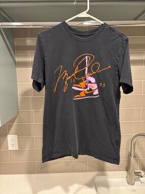 Jordan Nike Sneakers Black Tee Michael Jordan Neon Size M